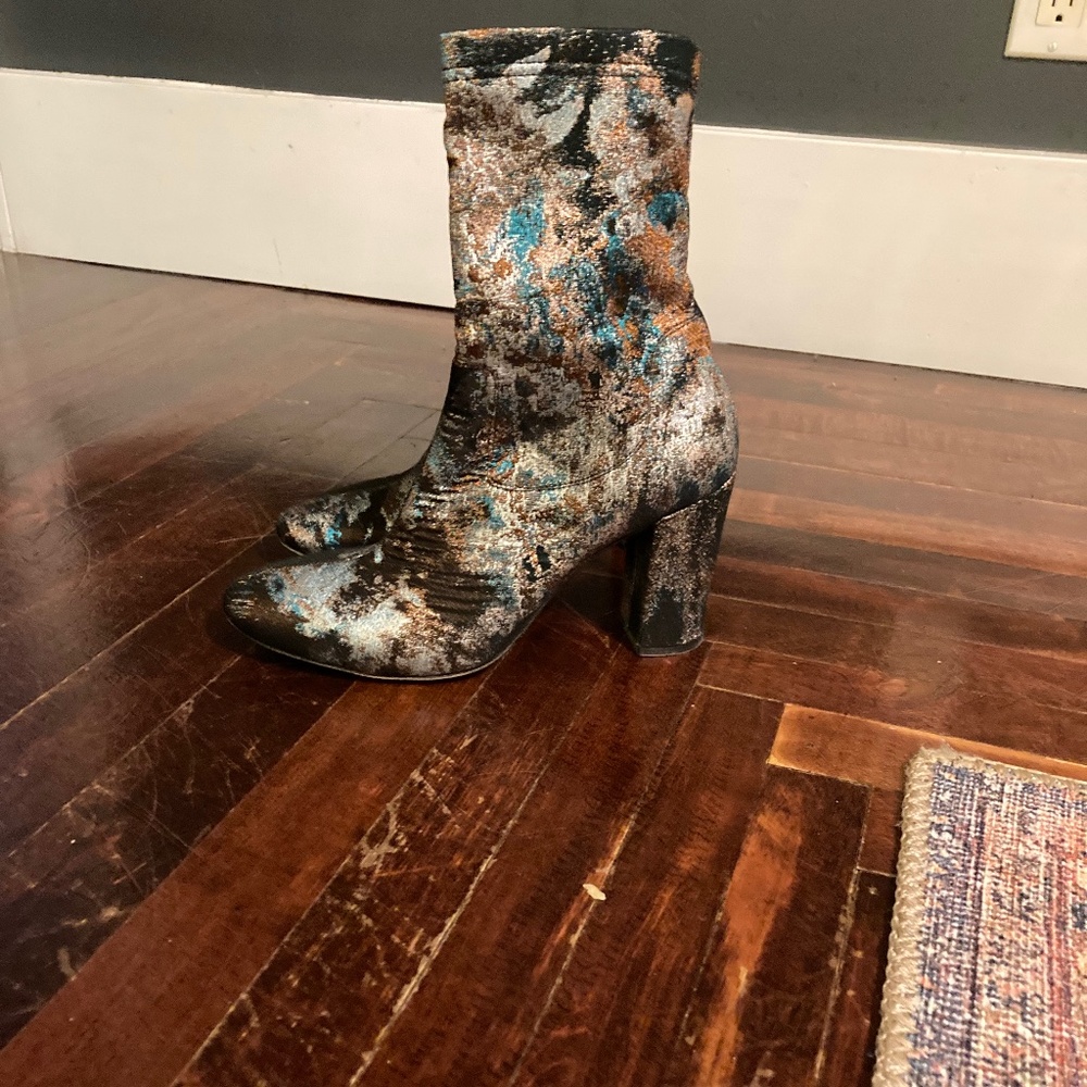 Kenneth Cole Authentic booties